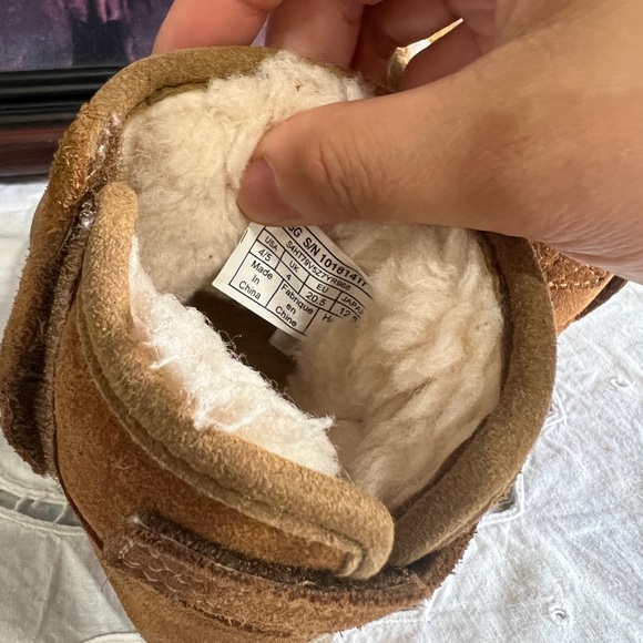 Baby UGG UK size 4 - Picture 4 of 4
